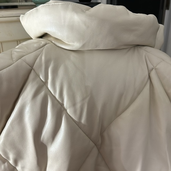 Abercrombie & Fitch NWT Vegan Leather Ladies Puffer Vest - Picture 5 of 8